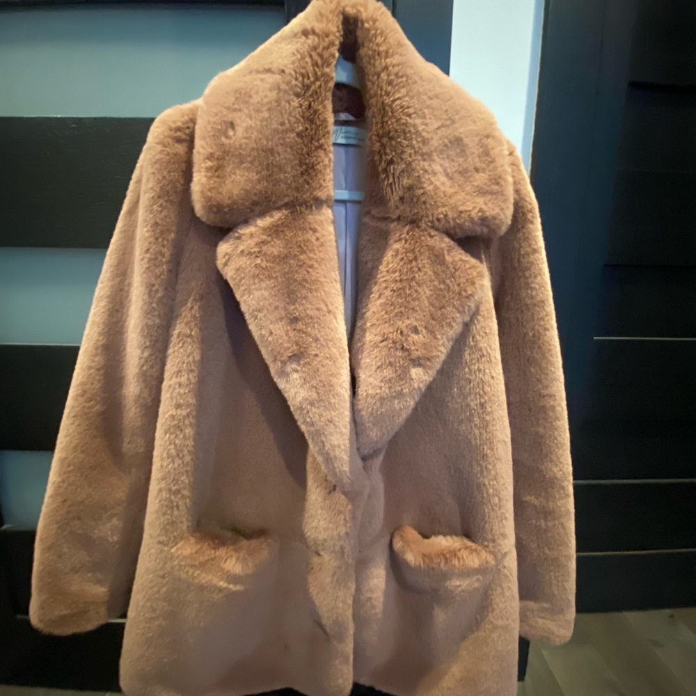 Natural fur coat. Color - faded pink. Gorgeous color. Worm twice